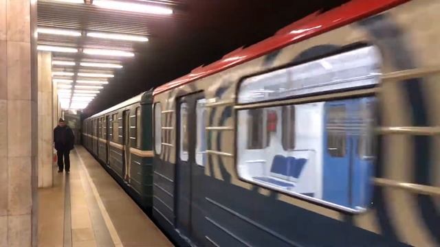 81-717/714.5М Московский транспорт, 81-717/714.5М и 81-714 На станции Бульвар Рокоссовского смотреть онлайн