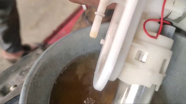 BS6 Hero HF deluxe fuel pump not working , फ्यूल पंप चल रहा है पर फ्यूल नहीं आ रहा है कैसे चेक करें смотреть онлайн