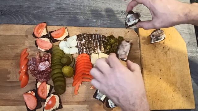 Закуски из подручных продуктов. Ходите в гости правильно. А что добавишь ты к этому ассорти ? смотреть онлайн
