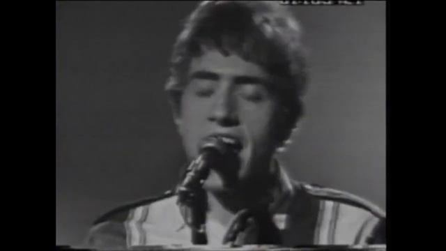 Грег Лейк вспоминает Кита Муна: из его мчащегося лимузина торчали женские ножки в колготках)) смотреть онлайн