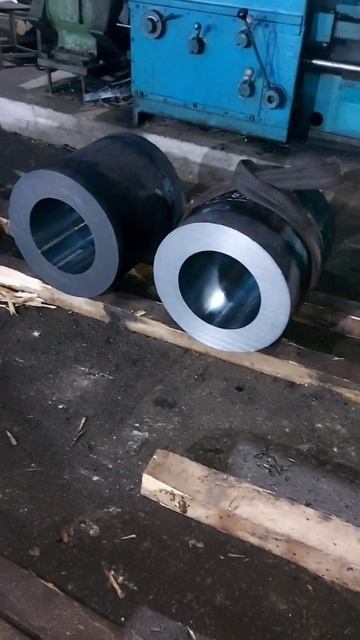 Токарная обработка вала весом 4,500кг🔥Поломался токарный станок ДИП-500(1М65)😱Каким резцом работаю! смотреть онлайн