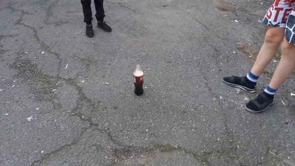 Эксперимент!!!Кола и Ментас опасный вулкан?!