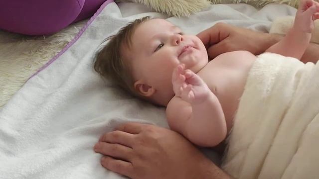 Доча говорит с папой на своём языке