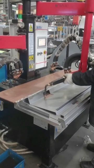 Platform type stiffener spot welding machine смотреть онлайн