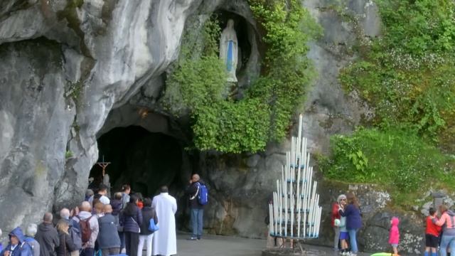 Rosary from Lourdes - 01/06/2024 смотреть онлайн