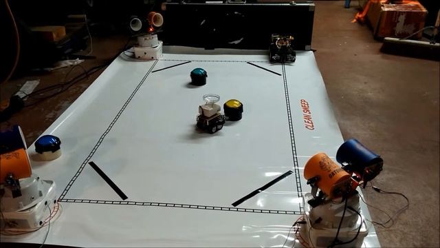 Clean Sweep Robot Team with Intro смотреть онлайн