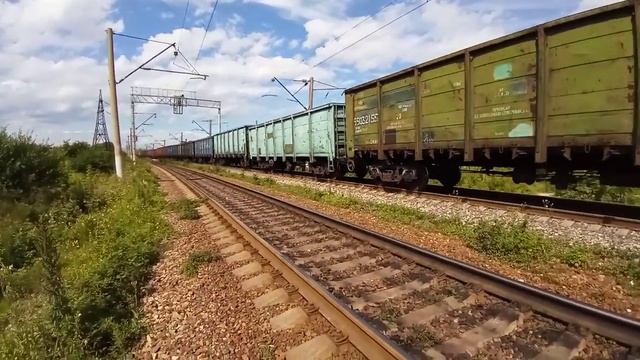 После местных. 3ЭС5К-401 "Ермак" с грузовым поездом смотреть онлайн