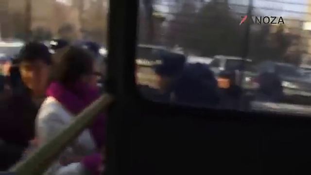 Милиция задержала журналистов во время акции протеста в Бишкеке ZANOZA.KG смотреть онлайн