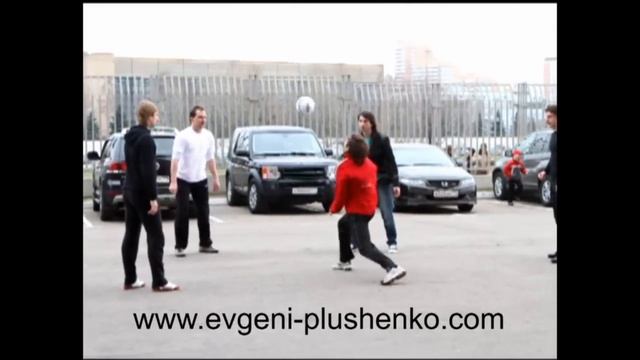 Plushenko, Marton, Joubert playing football смотреть онлайн