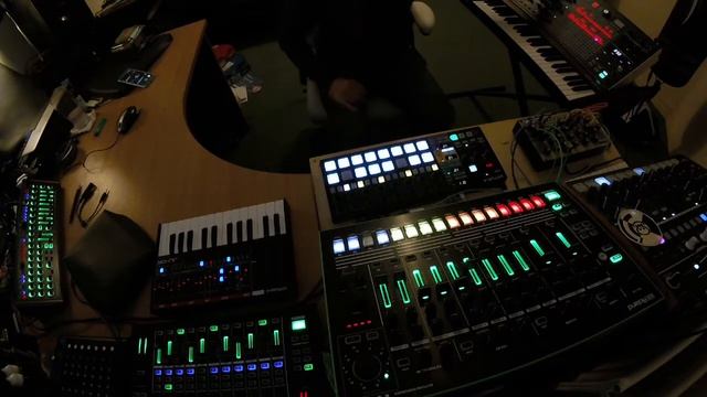 Live Session V. Matrixbrute, Drumbrute, TR8, System 1-M, JU06 and O Coast смотреть онлайн