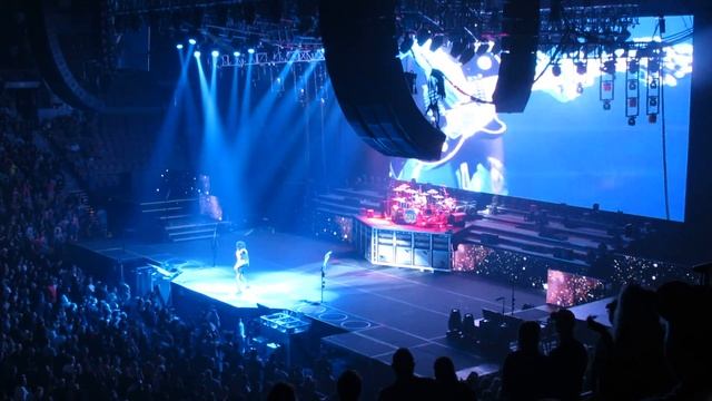 KISS in Las Vegas on The Tour - 07 Shock Me смотреть онлайн