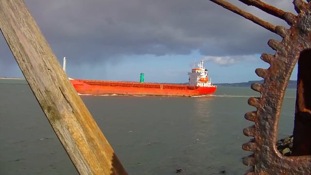 Luno Cargo Ship in Dublin Port, Ireland смотреть онлайн