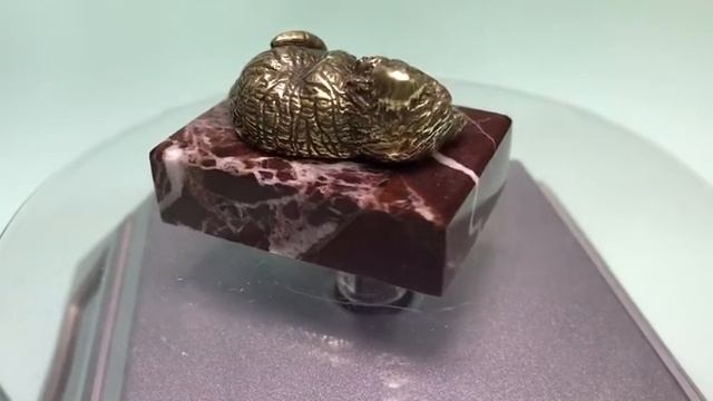 Сладко спящий тигрёночек из бронзы на камне. Размер камня 25х35х10 мм. Цена 500 р.