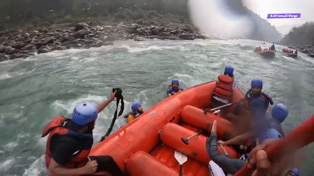River Rafting in Rishikesh 2023 || 35 km Rafting 🌊🚣🏻♀️ || Budget Rafting || Rafting Vlogs смотреть онлайн