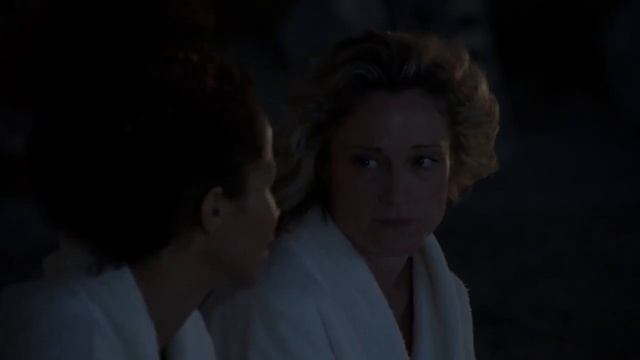 ENF - Hidden Nudity: 2 Sisters Take Off Their Bathrobe At Beach