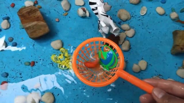 Mancing ikan warna warni di kolam batu, Hiu, ikan mas, ikan lele, ikan mujair, penyu, kuda laut. смотреть онлайн