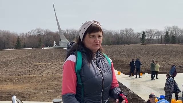 Жители в Парке покорителей космоса смотреть онлайн
