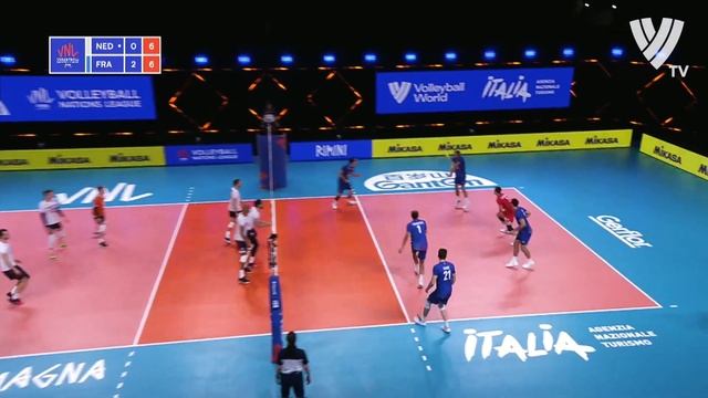 Crazy Left Handed Volleyball Player - Thibault Rossard смотреть онлайн