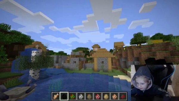 Милана играет. Первое видео в Minecraft