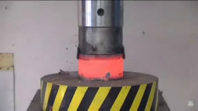 EXPERIMENT GLOWING 1000 degree Hydraulic press 100 tons vs fire crackers смотреть онлайн