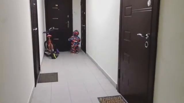 Глубоко недоношенный / Научился ходить назад смотреть онлайн