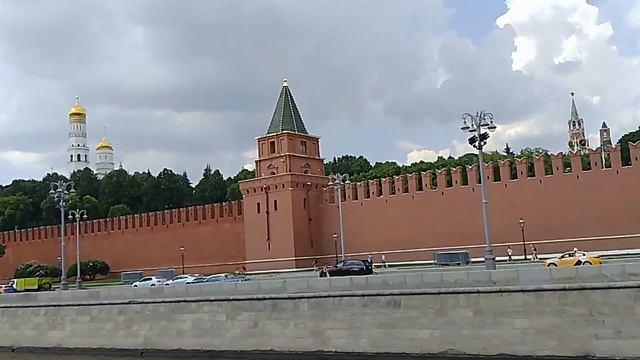 Москва река. Экскурсия на теплоходе Маэстро от Новоспасского монастыря до Москва Сити 02.06.2024г смотреть онлайн