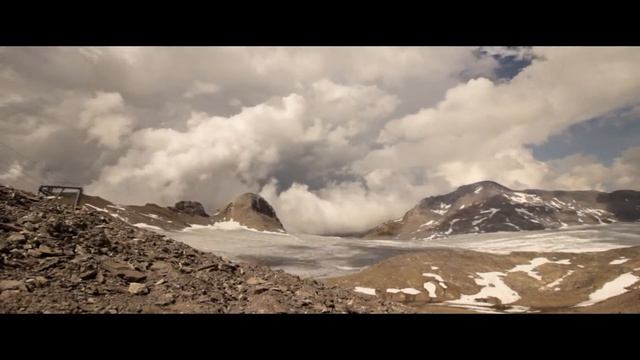 Plaine Morte Crans-Montana with clouds timelapse смотреть онлайн