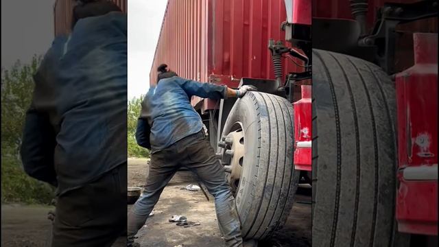 Remarkable Mechanic: Truck Tire and Bearing Maintenance#excavator #ClassicCars #cars смотреть онлайн