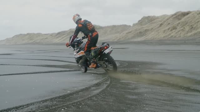 Крис Бирч. Турэндуро. Часть 16. Силовое скольжение на мотоцикле