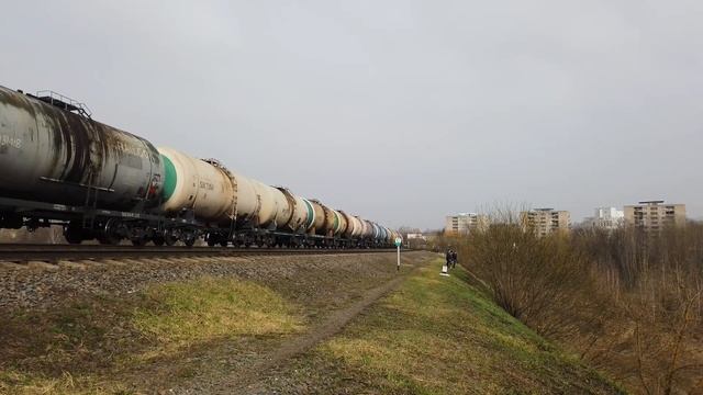 Тепловоз 2ТЭ10МК-3649 с грузовым составом на перегоне Могилёв-2/ Могилёв-1 смотреть онлайн