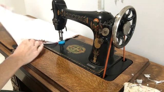Sewing an apron on my 1928 Singer смотреть онлайн