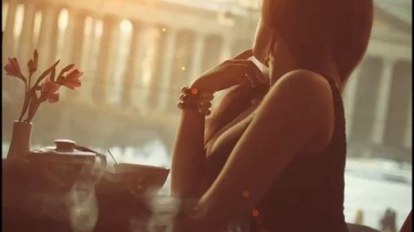 За руку держи