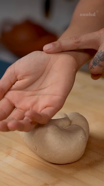 Learn how to make the softest chappati/phulkas from the best today! ❤️ Knead to Know Ep 1 #shorts смотреть онлайн