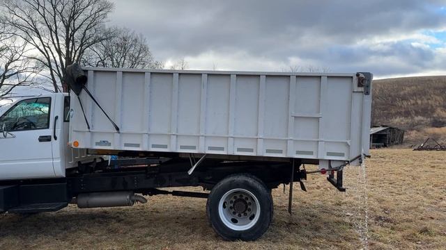 March 6, 2024 Auction Lot 1 1998 GMC C6500 grain truck смотреть онлайн