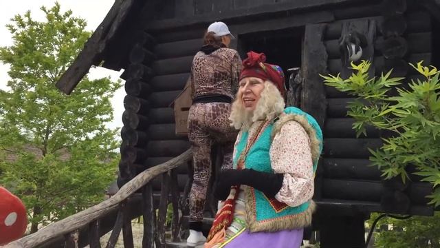 Карина в гостях у Бабы Яги