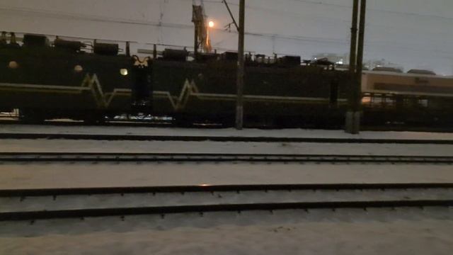 Электровоз ВЛ80с-? с грузовым поездом отправляется со станции Минск-Сортировочный.