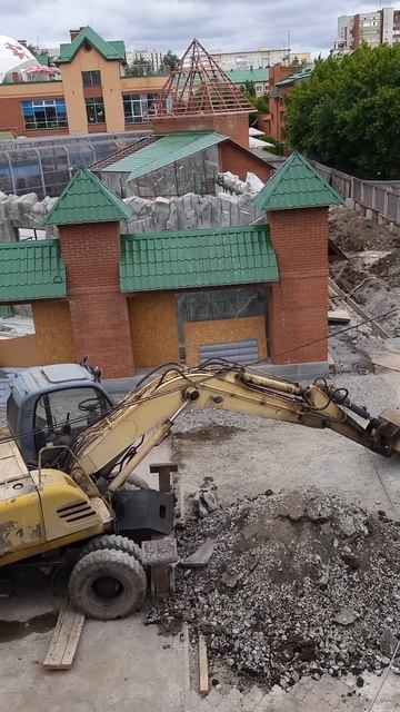пол года назад Екатеринбургского зоопарка. смотреть онлайн