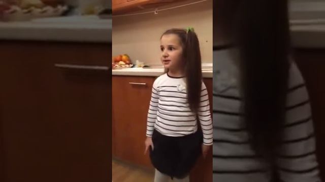 Эта девочка поразила меня смотреть онлайн