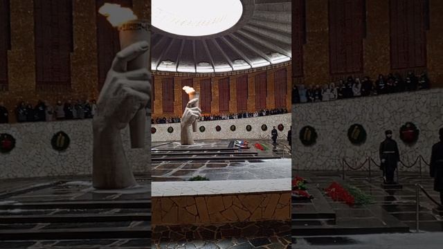 почетный караул у вечного огня. Мамаев курган