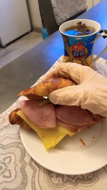 Круассан 🥐 с ветчиной и сыром смотреть онлайн