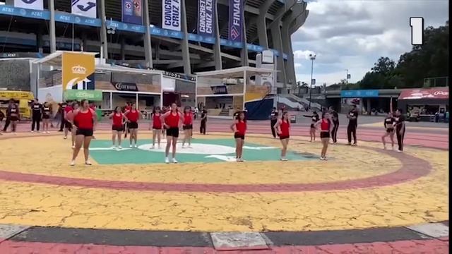 T2 Ep1 Porristas en Estadio Azteca смотреть онлайн