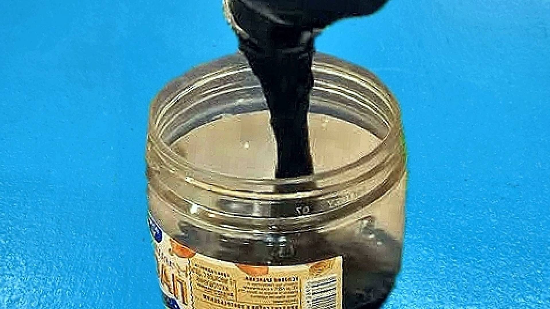 Старый химик показал как сделать жидкий пластик! Теперь заливаю формы и клею детали из пластика смотреть онлайн