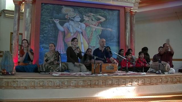 Gaura Shakti Kirtan group at the Hindu Sabha temple- Dec 2014 смотреть онлайн