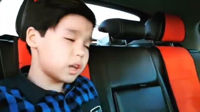 Песня маме (на русском) маленький казахстанский мальчик покорил все сердца . Посмотрели?подпишитесь