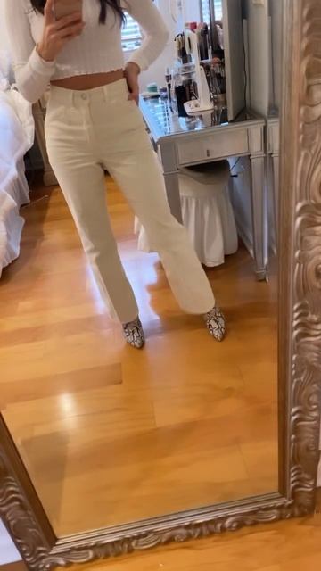 All Winter White Outfit of the Day and SnakeSkin Boots смотреть онлайн