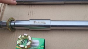 ось нижняя задней навески МТЗ 70-4605026, в сборе с втулками и гайками.