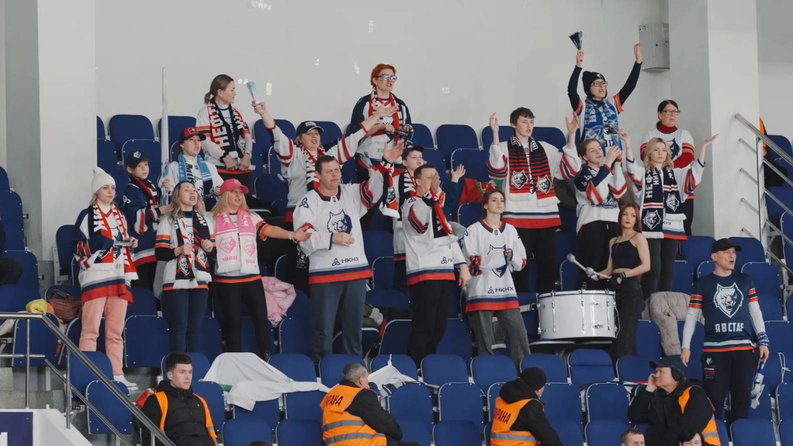 Атмосферное видео матча "Лада" - "Нефтехимик": шайбы Белозерова, Селезнева и дубль Ди