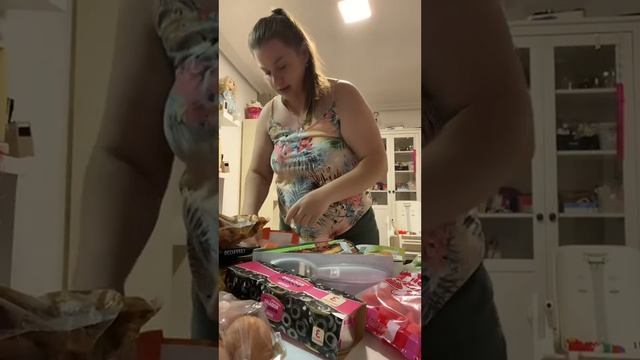 Три пакета продуктов из Меркадоны смотреть онлайн
