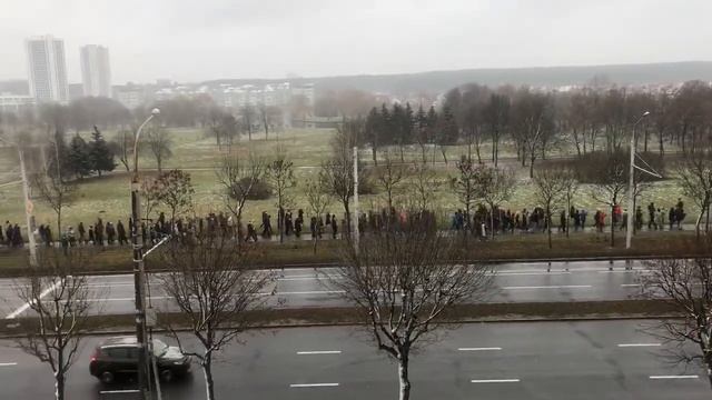 Колонна демонстрантов во время Марша соседей в Минске - 29.11.2020 смотреть онлайн