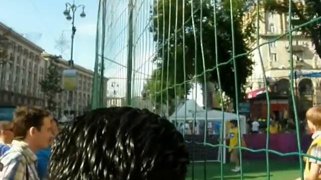 EURO 2012. Kiev. Kids fan - EURO Zone.Video 01. смотреть онлайн